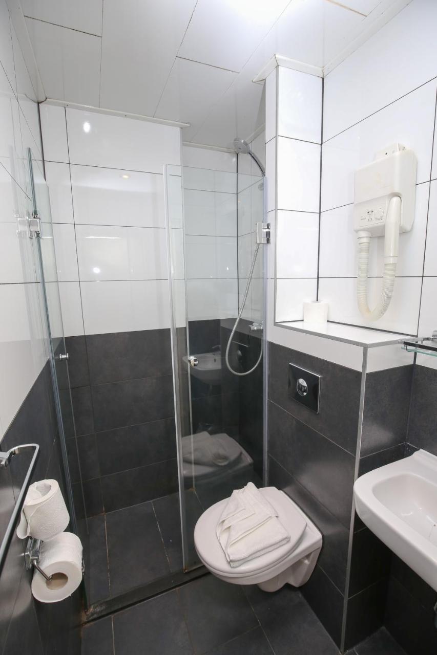 Kleines Doppelzimmer mit eigenem Bad